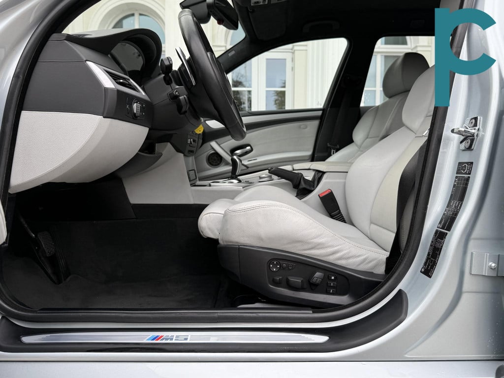 BMW M5 5-serie Touring Volleder l toptstaat l onderhoud l Silverstone II int + ext