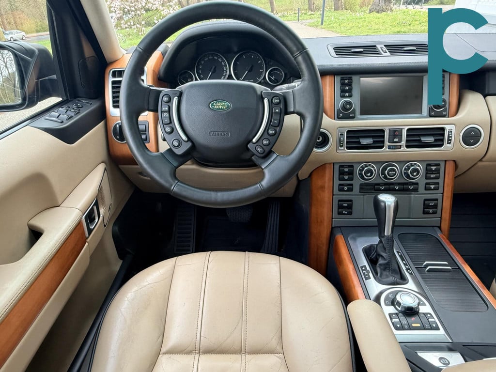 Land Rover Range Rover 4.4 V8 Vogue Facelift Green over Sand Classic V8 306ps petrol